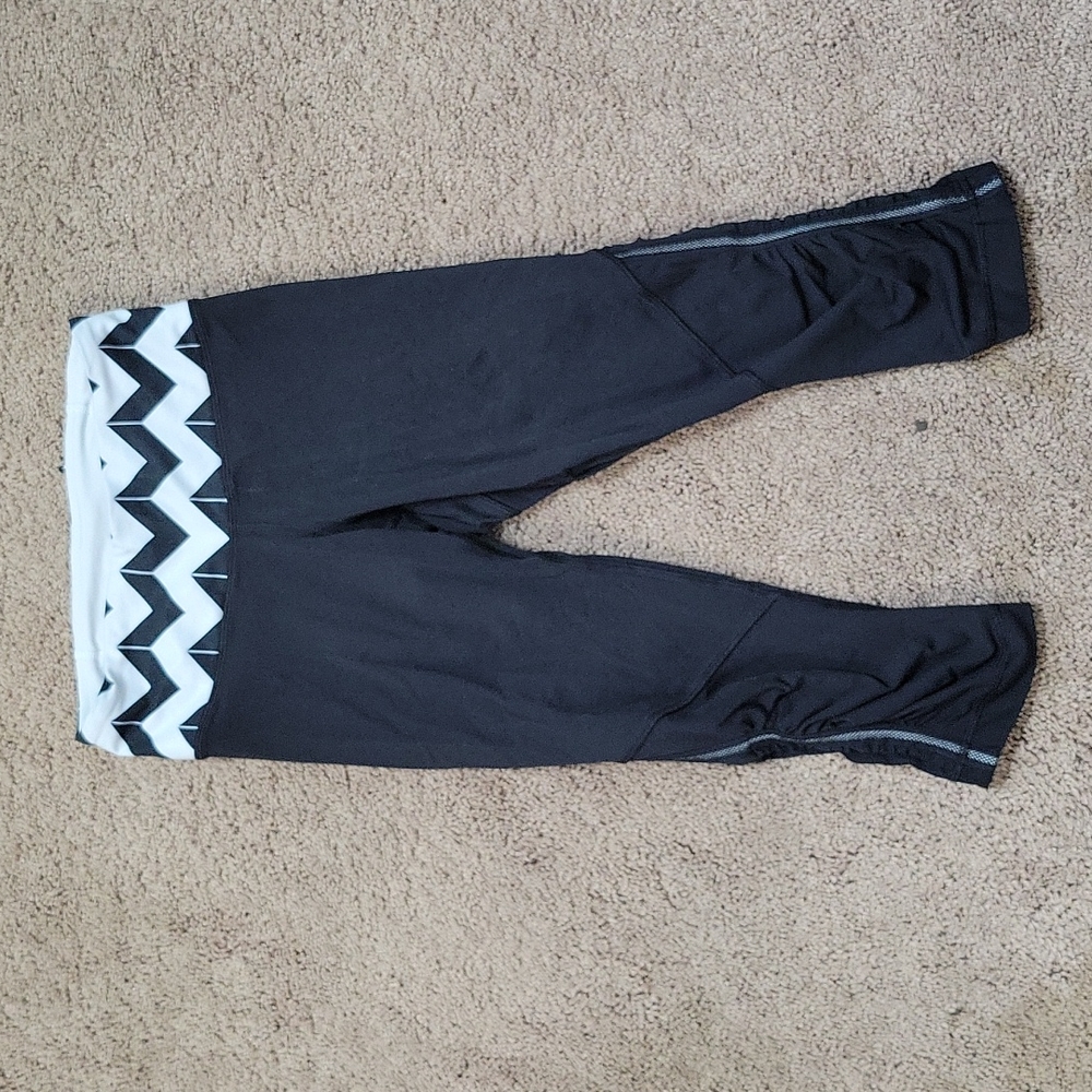 Lululemon Black White Capri Leggings Size 4